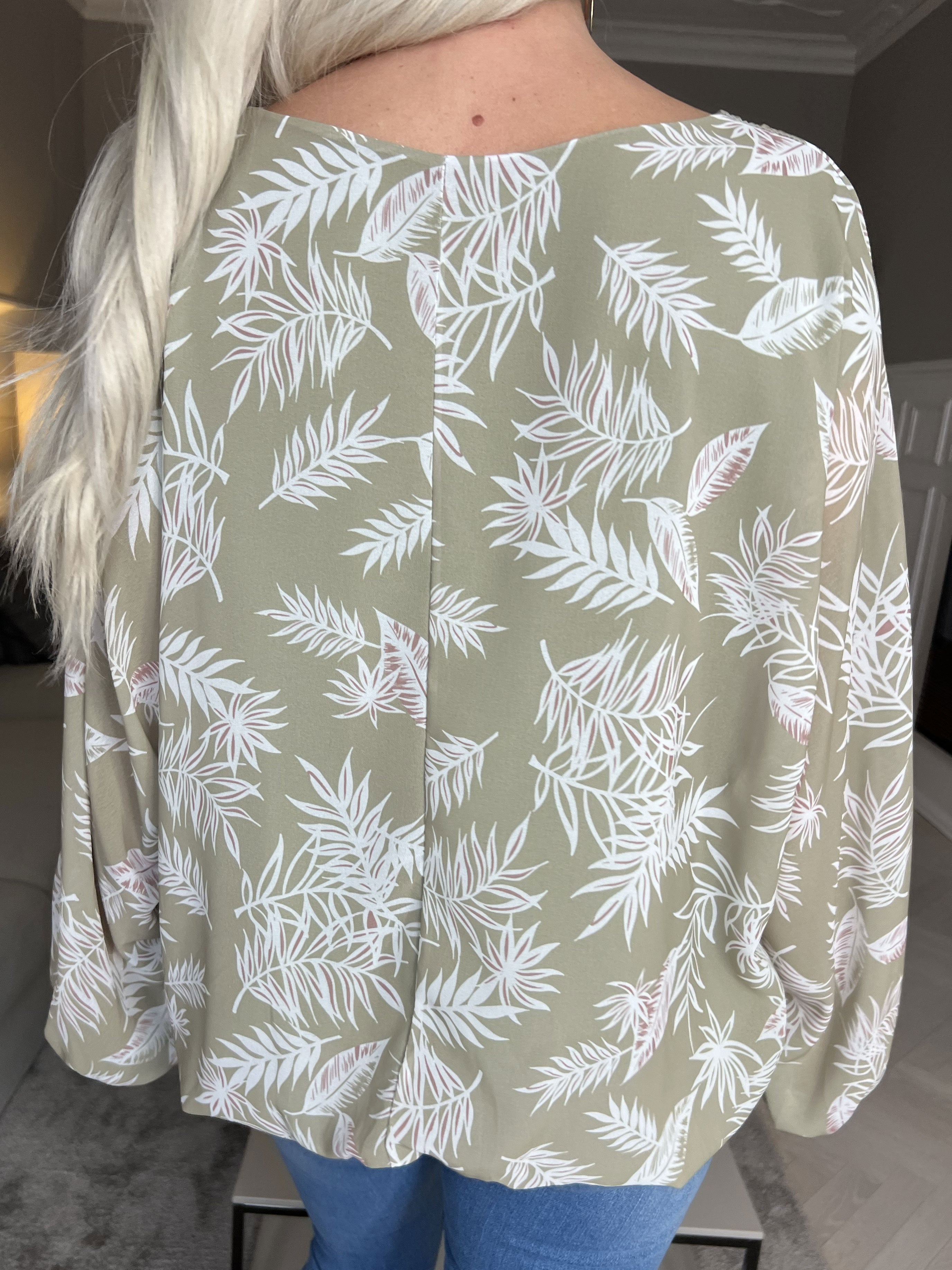 Destiny Leaf - Chiffongblus med lövmönster